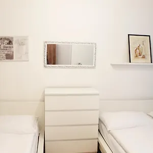 https://modern-apartment-ve-smeckach-28.praguehotelsweb.com