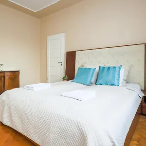Downtown Vintage By Bella Apartment